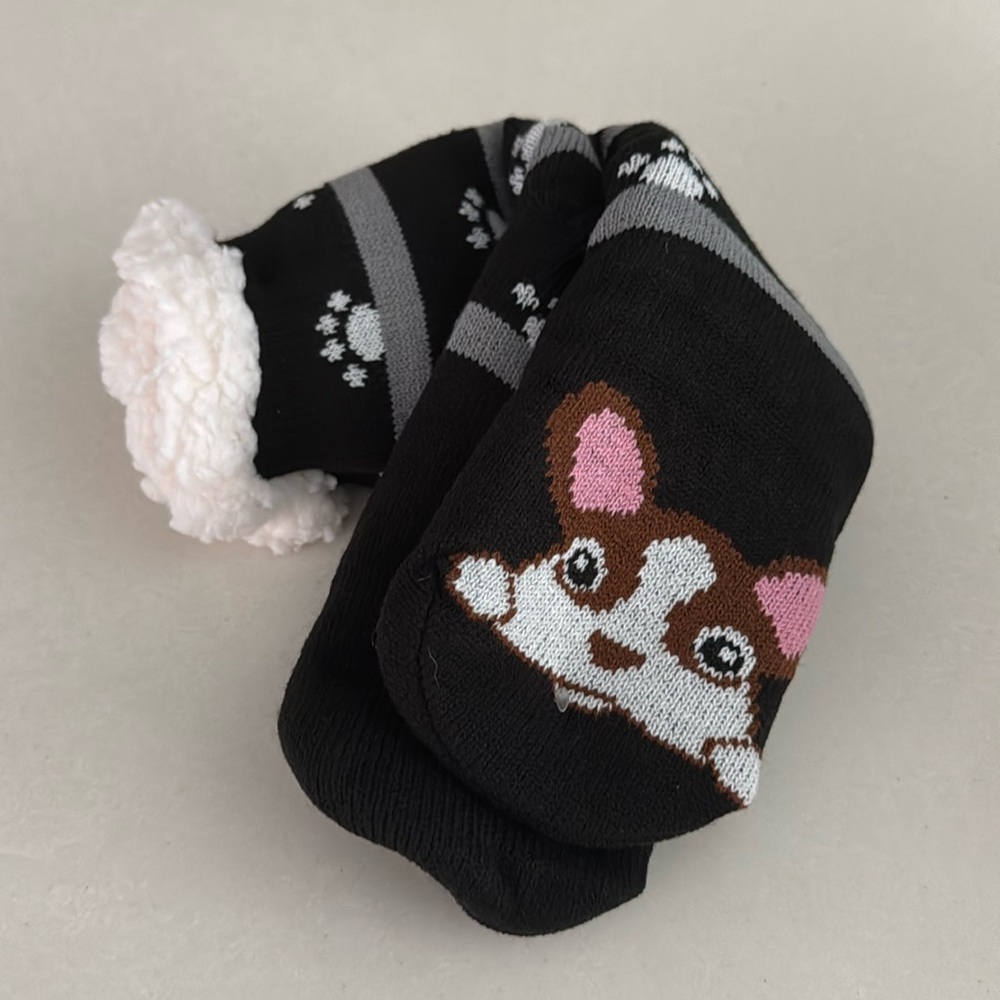 NWOT Women’s Dog house socks
